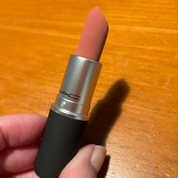 MAC Powder Kiss Lipstick Mull It Over - Picture 5 of 16